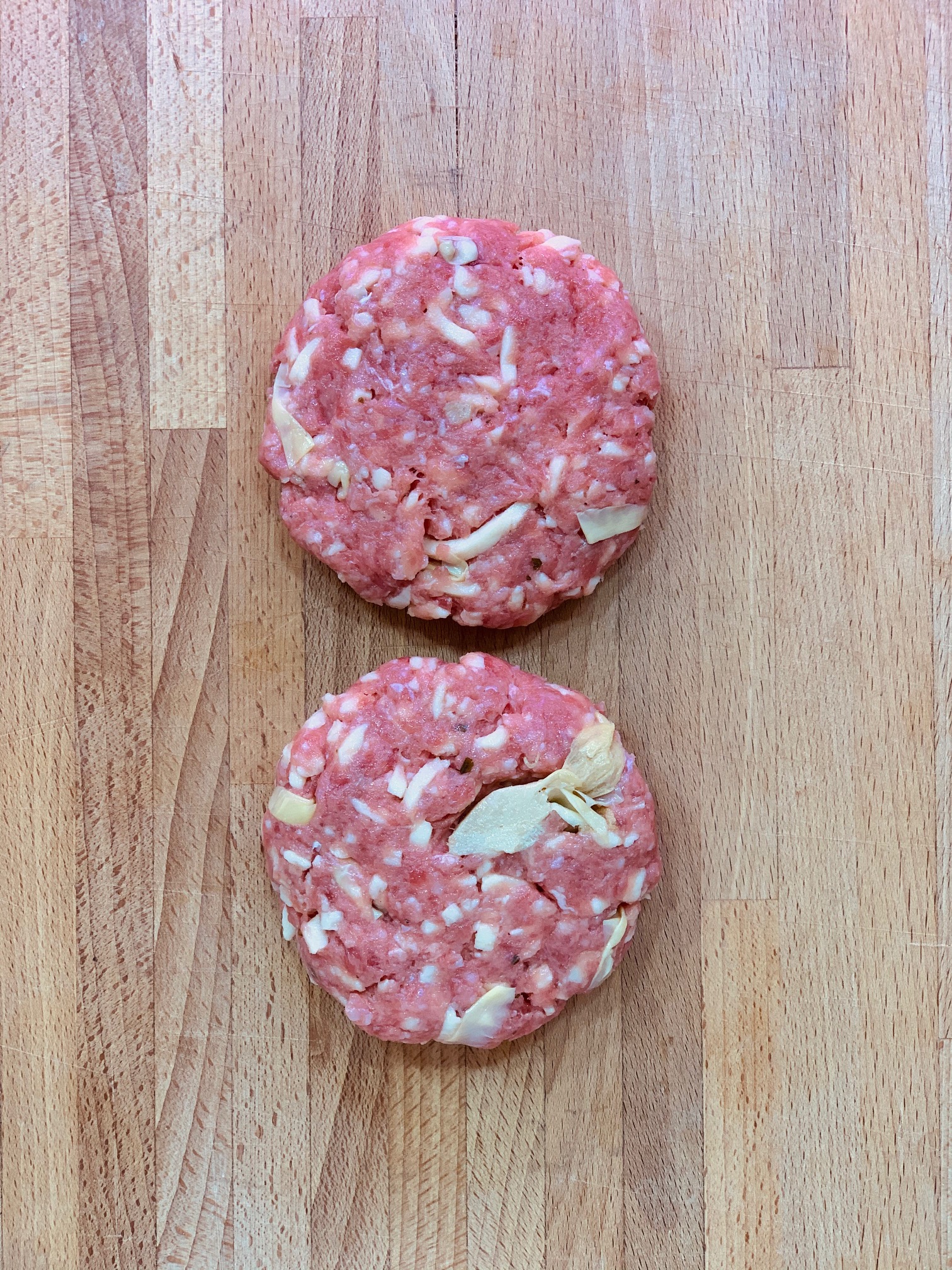 Hamburger ai carciofi e mozzarella